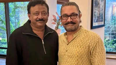 Aamir khan poses with ram gopal varma.jpg