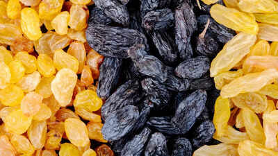 Black raisins or yellow raisins which one should you eat for heart health and better digestion.jpg
