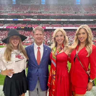 Clark hunt and family.jpg