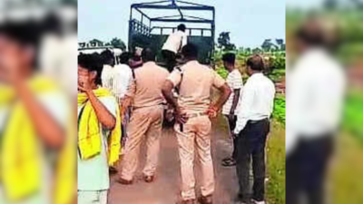 Cops and officials in bamori forest belt after a violent clash between bhil and bhilala commu nities over disputed forest land.jpg
