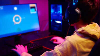Dropped head syndrome in gamers risks of excessive smartphone use in young adults.jpg
