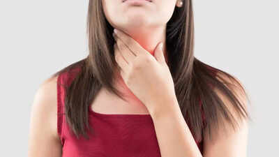 Early symptoms of throat cancer you shouldnt ignore ear pain persistent bad breath voice changes and more.jpg
