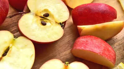 How to prevent sliced fruit from turning brown know effective tips and tricks.jpg