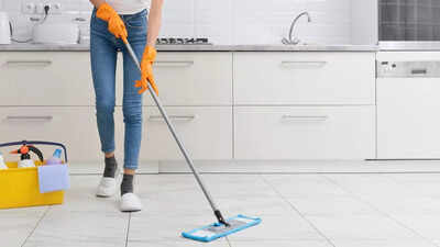 Keep lizards and cockroaches out of your home by adding these natural ingredients to mop water.jpg