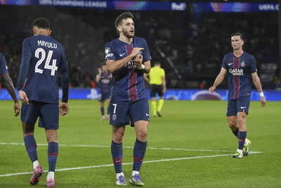 Kvaratskhelia shakes off calf injury to score for psg.jpg