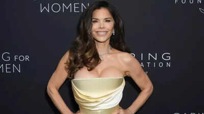 Lauren snchez bezos glitters in 3m diamond necklace and glowing gown at nyc gala.jpg