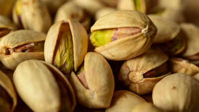 Lower your blood pressure naturally by eating pistachios daily study.jpg