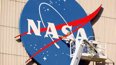 Nasa bans chinese nationals from all space programs amid rising us china moon race tensions.jpg