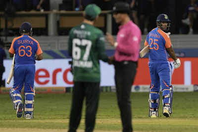 No handshakes between india and pakistan players.jpg