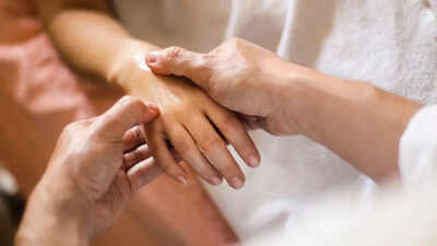 Reverse migraine pain naturally hidden acupressure points and simple techniques to reduce headaches and boost energy.jpg