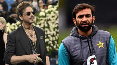 Shah rukh khan and iftikhar ahmed.jpg