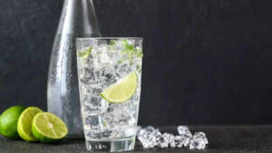 Sparkling water vs soda vs seltzer water which carbonated drink is the healthiest.jpg