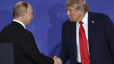Trump shakes hand with putin file image.jpg