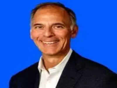 Who is mark zandi the iranian american moodys chief economist whom donald trump accuses of downgrading the u s credit rating to aa1.jpg