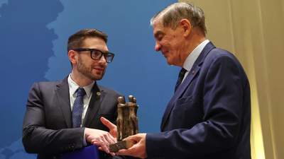 George Soros receives prize for work on Roma, Sinti rights 1761279085 unnamed file.jpg