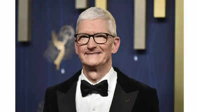 Apple ceo tim cook wishes happy diwali shares photo taken on iphone 17 pro max.jpg