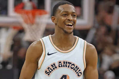 Deaaron fox isn39t playing tonight.jpg