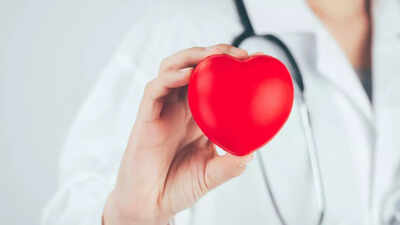 First sign of a heart attack is not chest pain cardiologist warns what to watch for instead.jpg