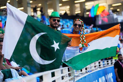 India chooses to bowl first against pakistan in cricket39s asia cup final no handshakes at toss.jpg