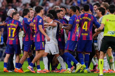 Mbapp and bellingham score in tense clasico as madrid wins 2 1 to end losing run against barcelona.jpg