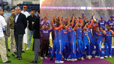 Mohsin naqvi and team india.jpg