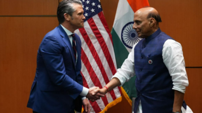 Rajnath singh meets pete hegseth in kuala lumpur.jpg