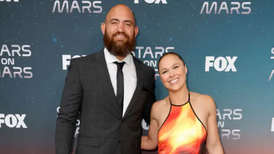 Ronda rousey and travis browne.jpg