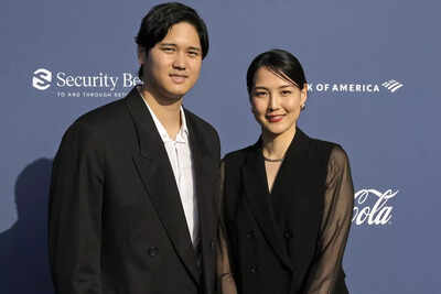 Shohei ohtani and his wife.jpg