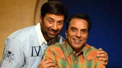 Sunny dharmendra father son 600x450 1371100793 1733836629452 1733836638005.jpg
