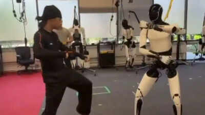 Tesla optimus learning kung fu elon musks humanoid robot stuns with human like moves and balance watch.jpg