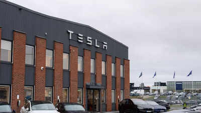 Tesla workers vs musk why swedish mechanics have been on strike for two years.jpg