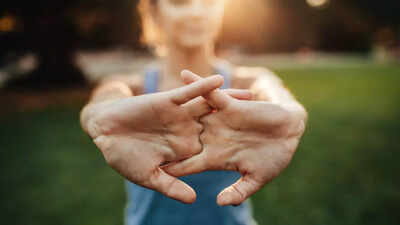 This one minute hand stretch could ease numbness you didnt know started from your shoulder.jpg