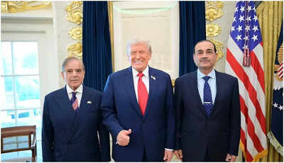 Trump with pakistani pm shehbaz sharif and army chief asim munir file image.jpg