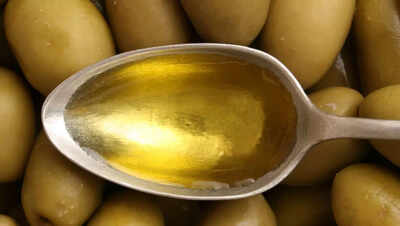 What happens to your digestion when you take a spoonful of olive oil daily.jpg