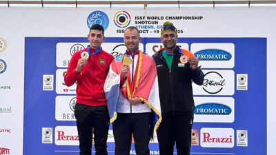 Zoravar singh sandhu right atop the world championship mens trap podium with.jpg