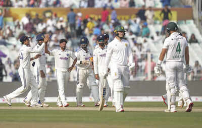 1763269175 ind vs sa 1st test match day 2.jpg