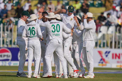 1763713145 pakistan south africa cricket.jpg