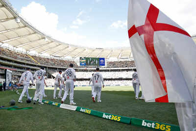 1763722879 australia england cricket.jpg