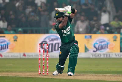 Babar becomes highest t20 run scorer as pakistan hammers south africa.jpg