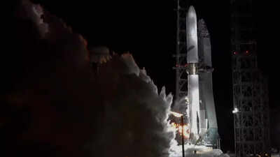 Blue origin postpones new glenn rocket launch due to weather nasa escapade mars probes now set for 12 november 2025.jpg