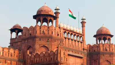 Delhi remains on high alert after a powerful explosion near the red fort killed eight and injured 24.jpg