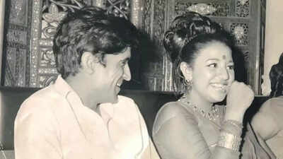 Honey irani and javed akhtar.jpg