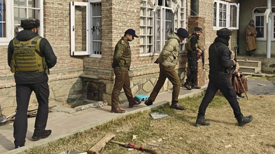 Police with crpf personnel file photo.jpg