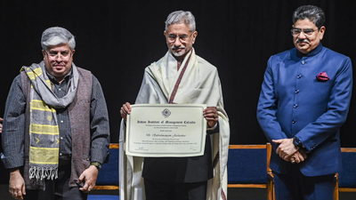 S jaishankar at a felicitation ceremony at iim calcutta.jpg