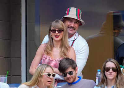 Taylor swift with travis kelce.jpg