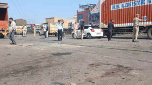 Upon receiving the information harmada police and administrative officials reached the spot and launched rescue and relief operations.jpg