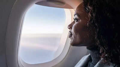 Why flight attendants ask you to keep the window shades open during landing and what it means for your safety.jpg