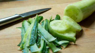 Why peeling cucumbers can reduce their health benefit how eating with the skin improves digestion and nutrition.jpg