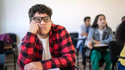 Why time feels slower when you are bored the brain science behind it.jpg