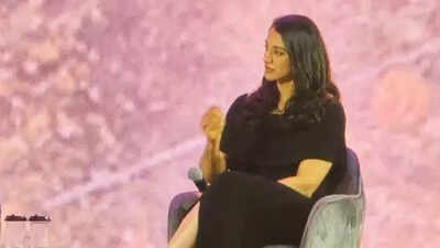 1765425234 smriti mandhana.jpg